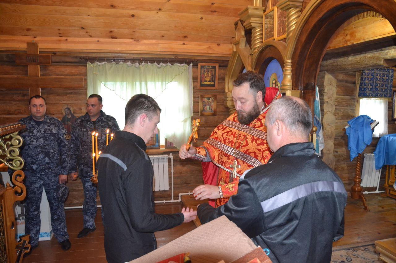 Протоиерей Антоний Шварёв совершил Пасхальное богослужение в ИК-7