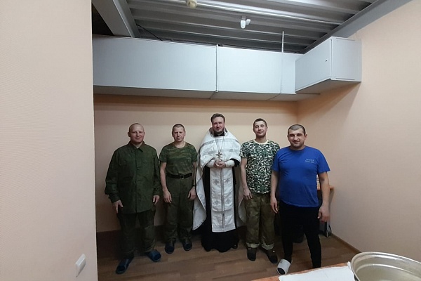 Иерей Сергий Карасев посетил мобилизованных воинов 