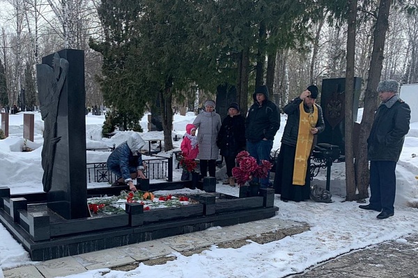 Протоиерей Антоний Шварёв совершил панихиду в день памяти Героя России Александра Сергеева