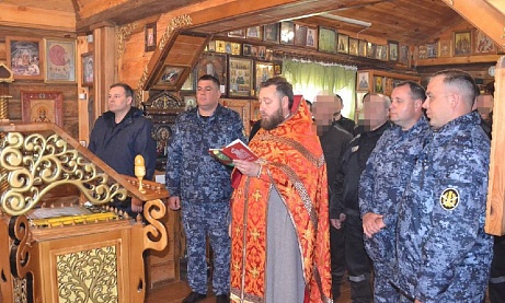 Протоиерей Антоний Шварёв совершил Пасхальное богослужение в ИК-7