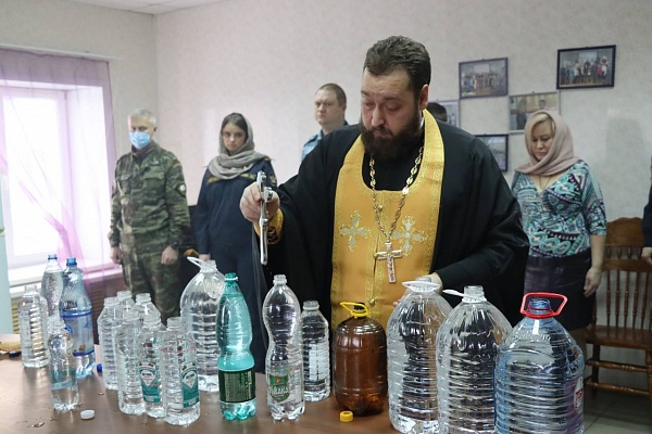 Протоиерей Антоний Шварёв совершил Великое освящение воды в УФСИН