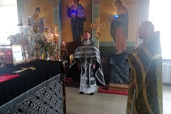 Протоиерей Александр Филиппов совершил Божественную Литургию Преждеосвященных Даров