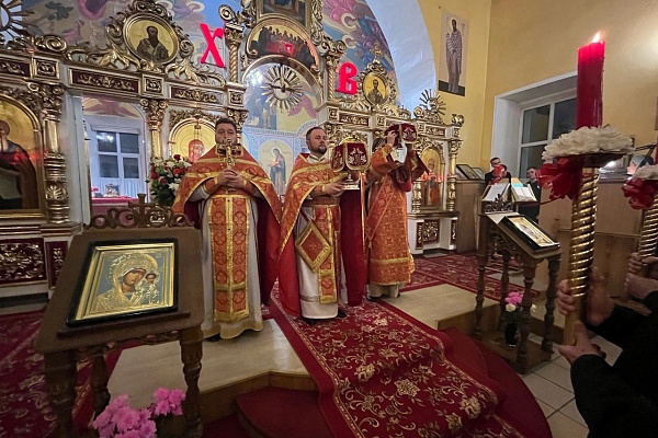 В праздник Светлого Христова Воскресения протоиерей Александр Филиппов совершил торжественное богослужение в нашем храме