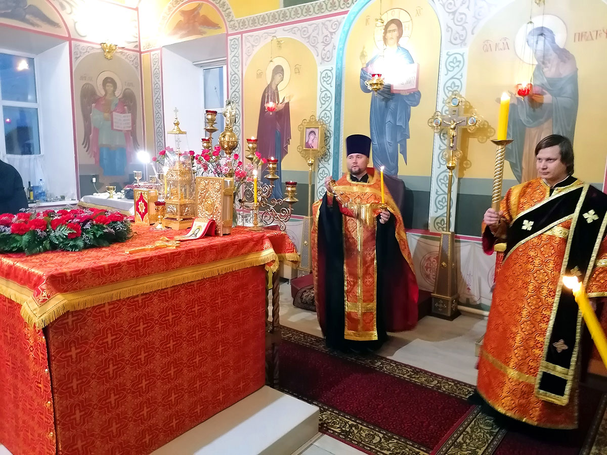 Всенощное бдение в канун празднования Воздвижения Животворящего Креста Господня