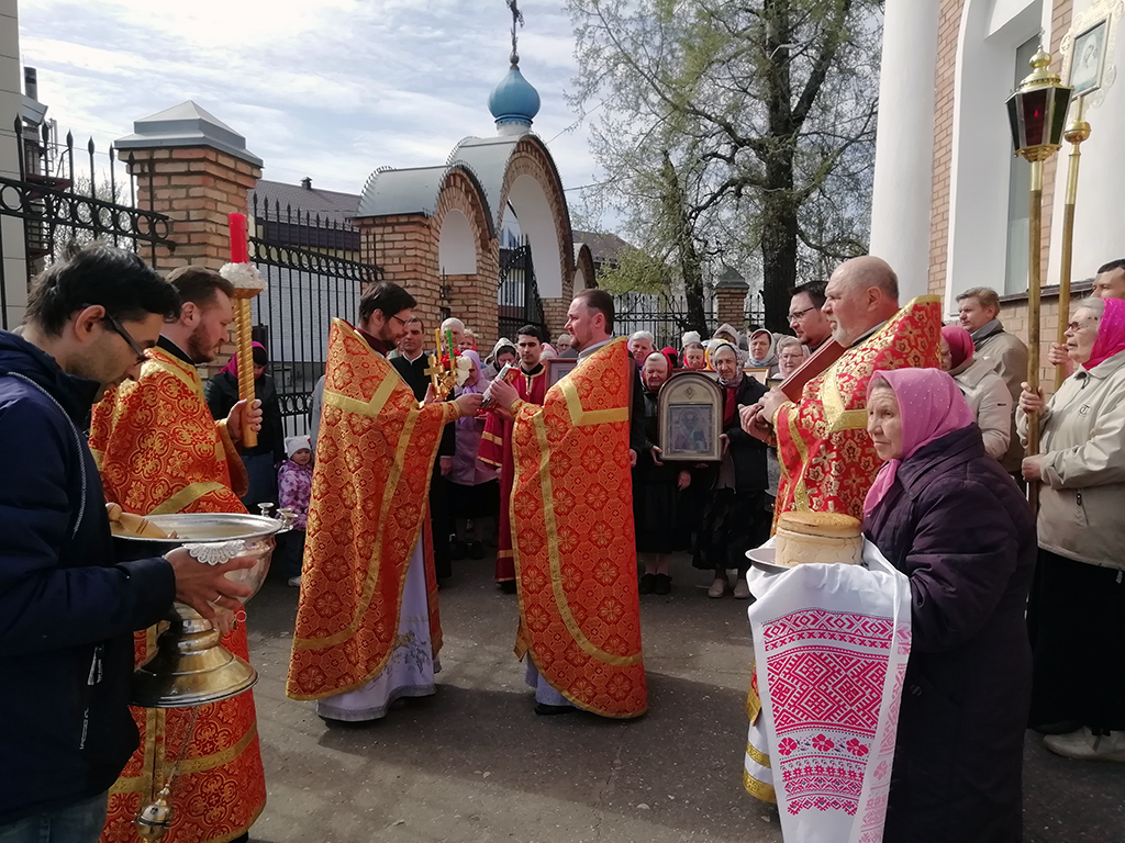 Во вторник Светлой седмицы протоиерей Александр Филиппов совершил Божественную литургию
