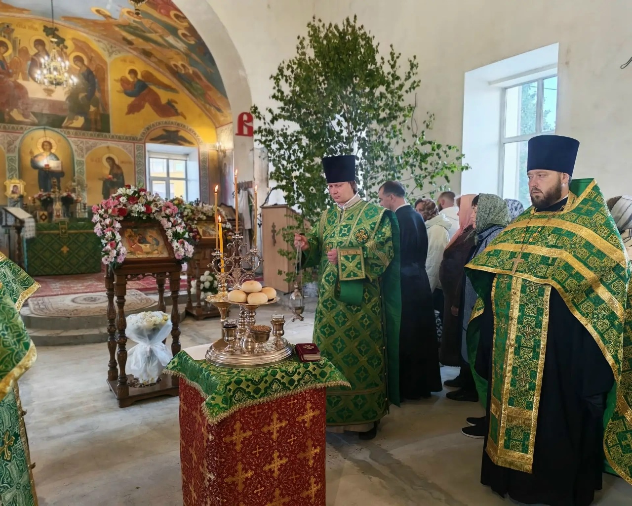 Всенощное бдение в канун праздника Троицы