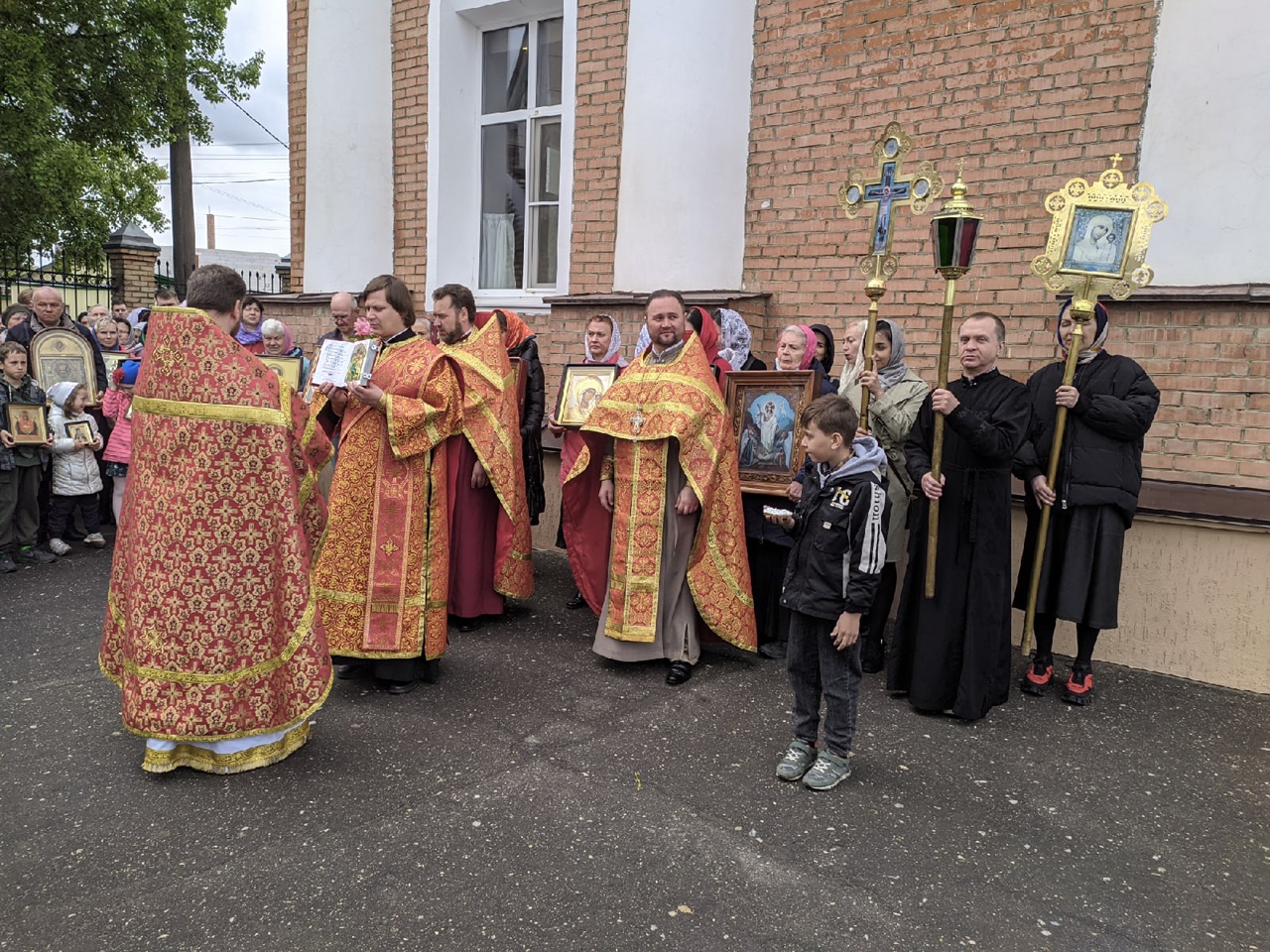 Богослужения в Неделю о расслабленом