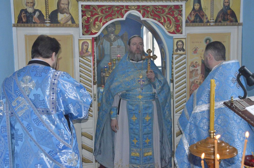 Протоиерей Александр Филиппов совершил литургию в храме при исправительной колонии N5