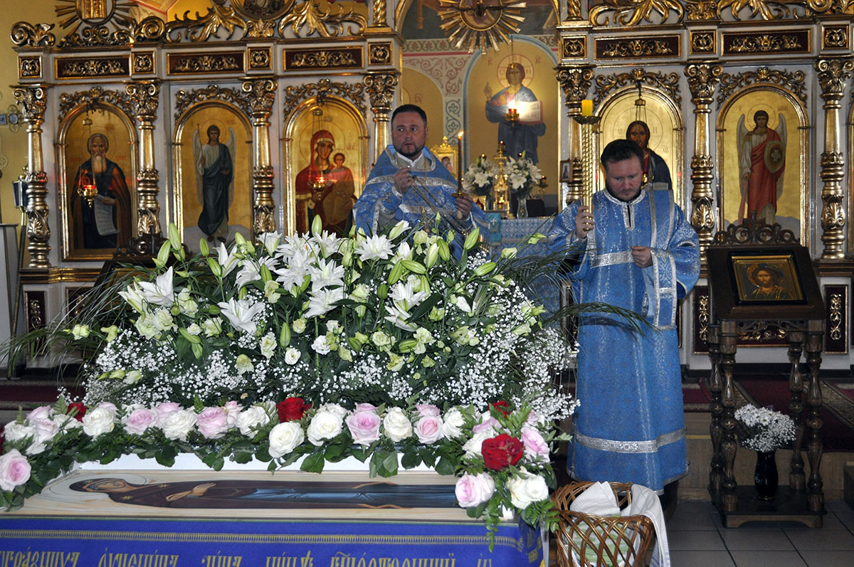 Всенощное бдение с чином Погребения Плащаницы Богородицы