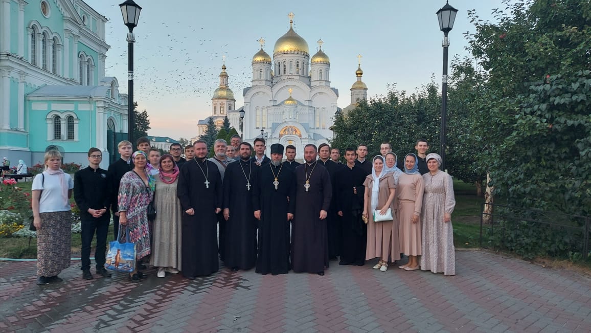   Студенты и сотрудники Пензенской семинарии совершили паломничество в Дивеево   
