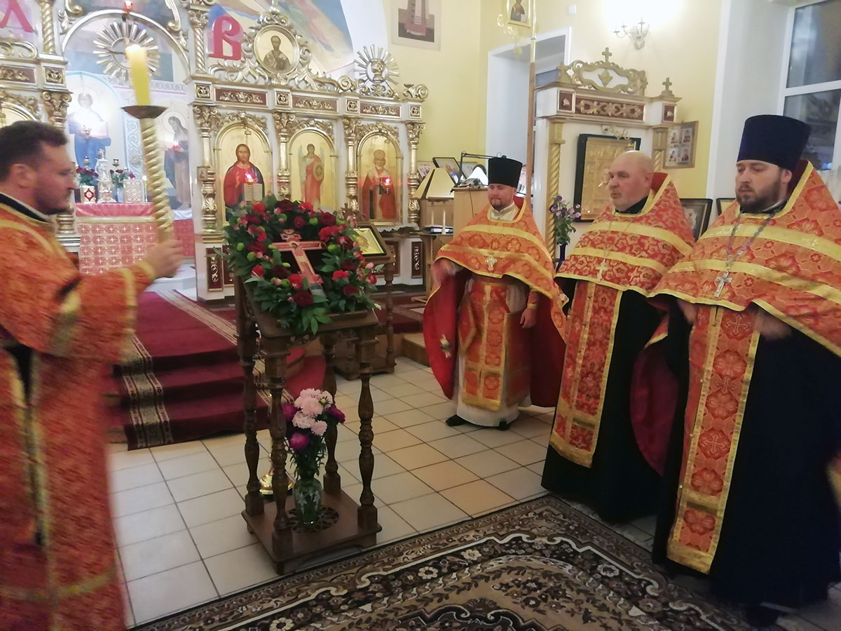 Всенощное бдение в канун празднования Воздвижения Животворящего Креста Господня