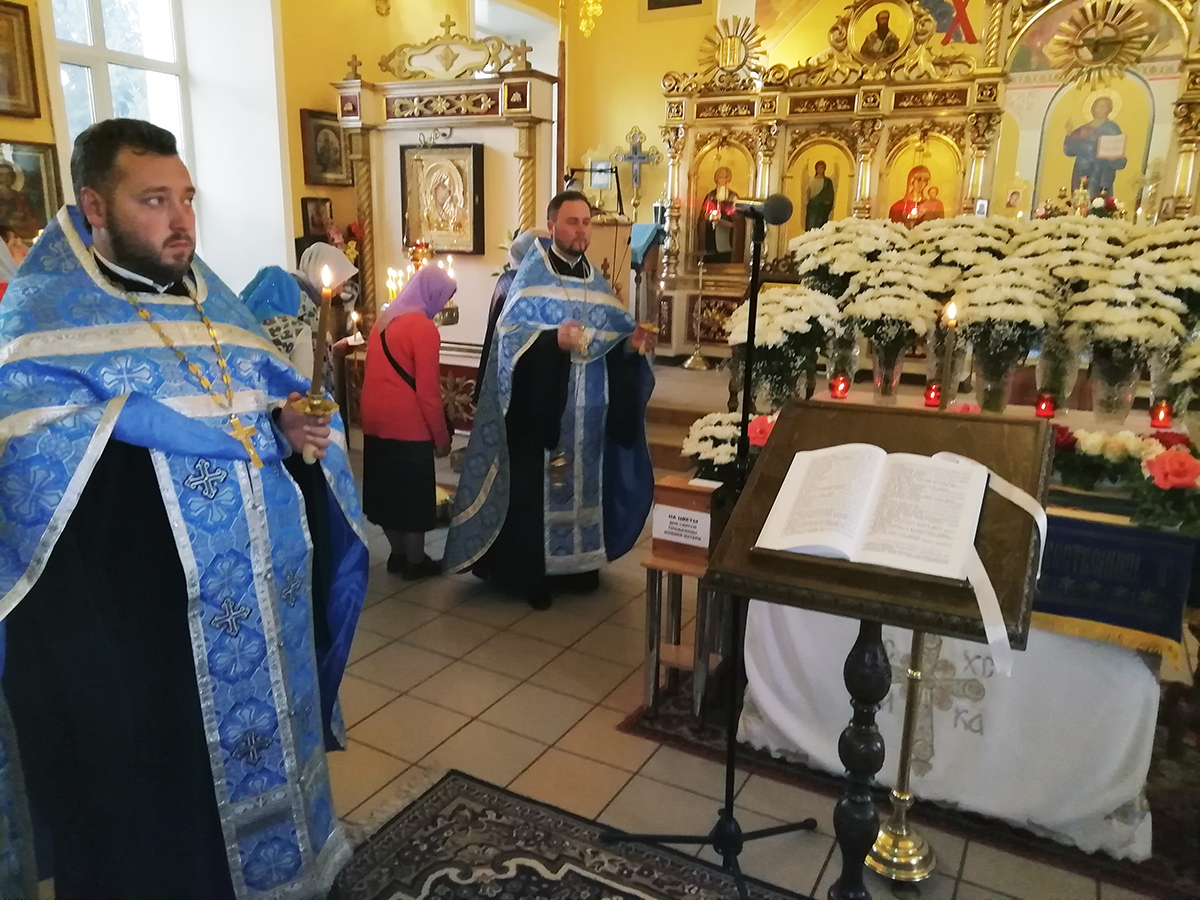 Всенощное бдение с чином Погребения Плащаницы Богородицы