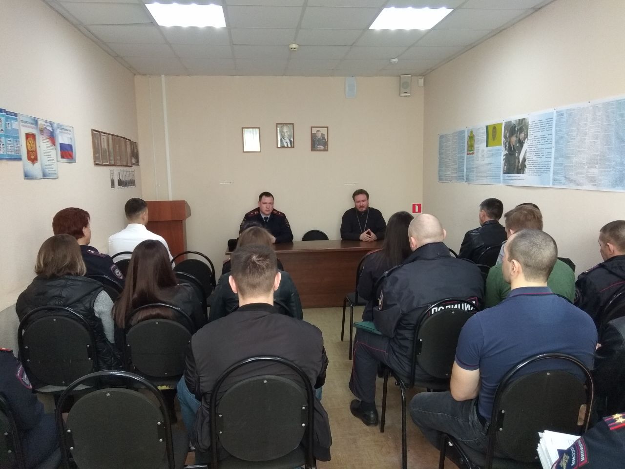 Священник Сергий Карасев провел беседу с личным составом 5-го отдела полиции