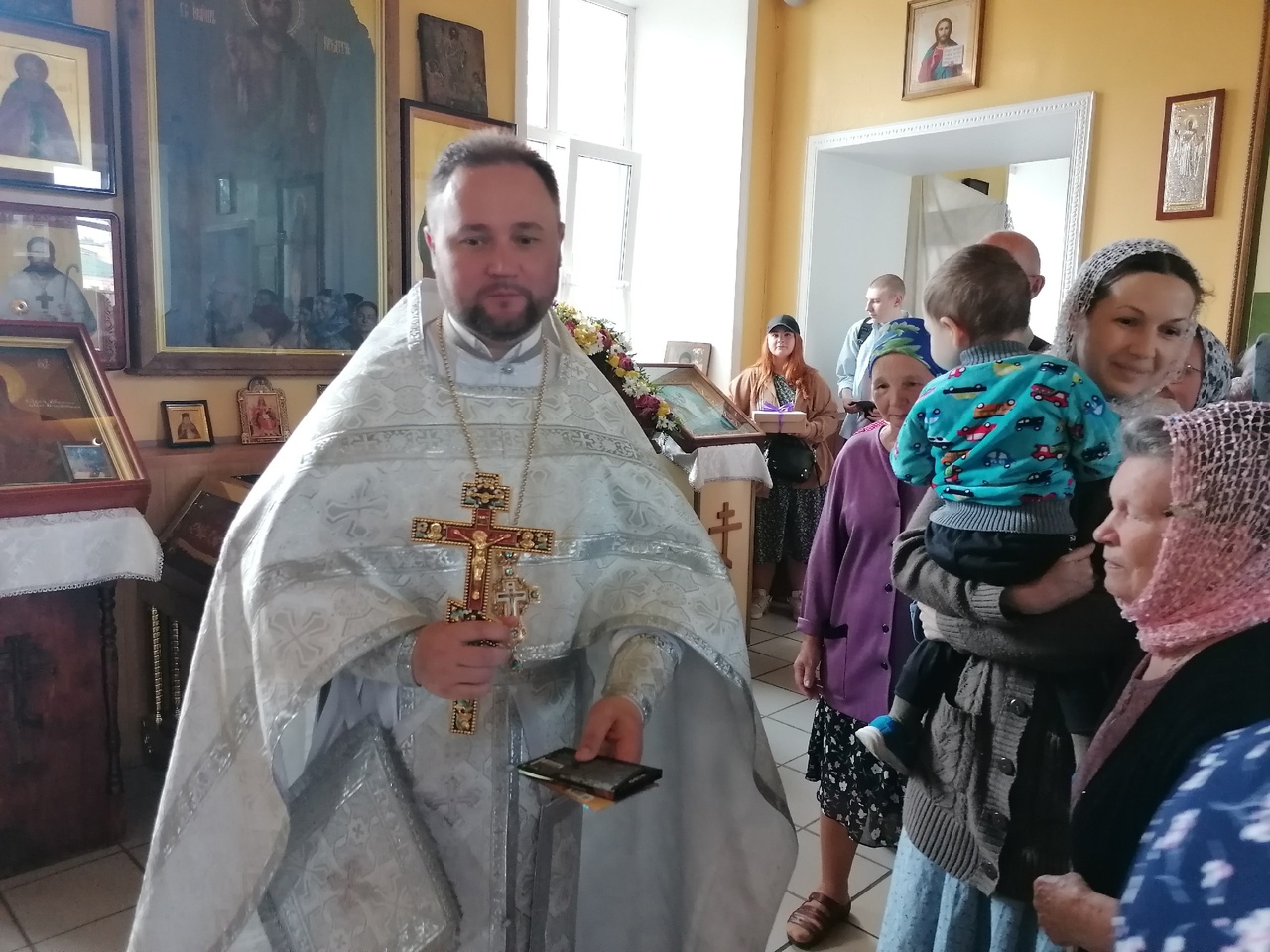 Поздравление с Днём рождения настоятеля протоиерея Александра Филиппова