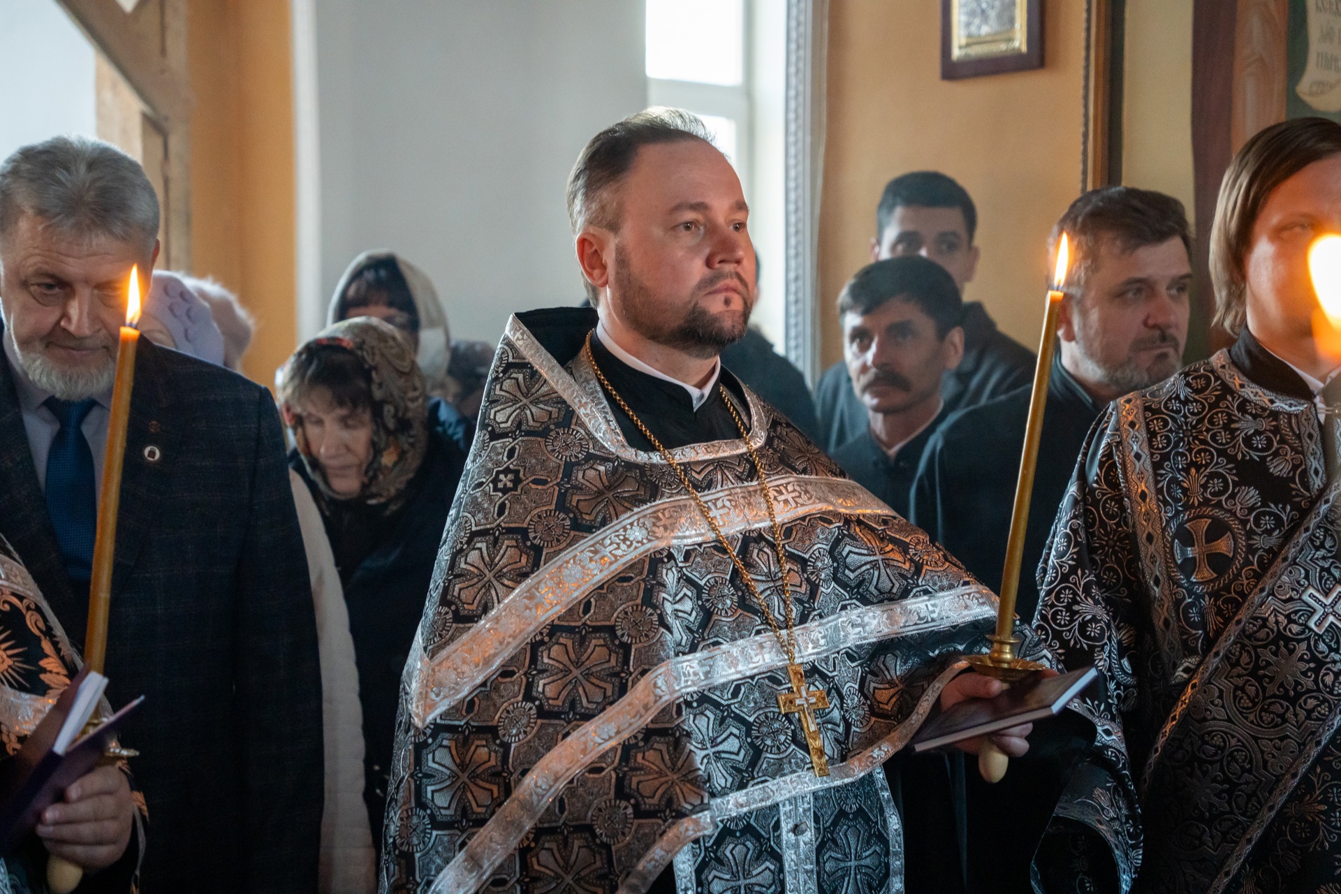 Митрополит Серафим совершил чин Пассии в нашем храме   