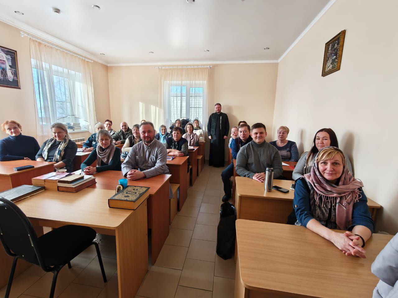 Занятия в "Библейском обществе Никольского храма"