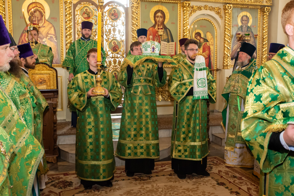 В день памяти Иоанна Оленевского протоиерей Александр Филиппов сослужил митрополиту Серафиму за  литургией в селе Соловцовка
