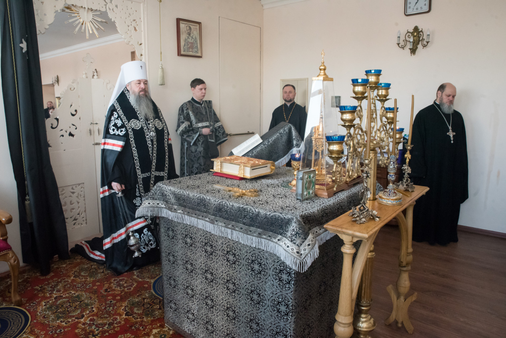 В понедельник первой седмицы Великого поста протоиерей Александр Филиппов сослужил митролиту Серафиму за великопостным богослужением в храме во имя святителя Иннокентия Иркутского при Пензенской духовной семинарии