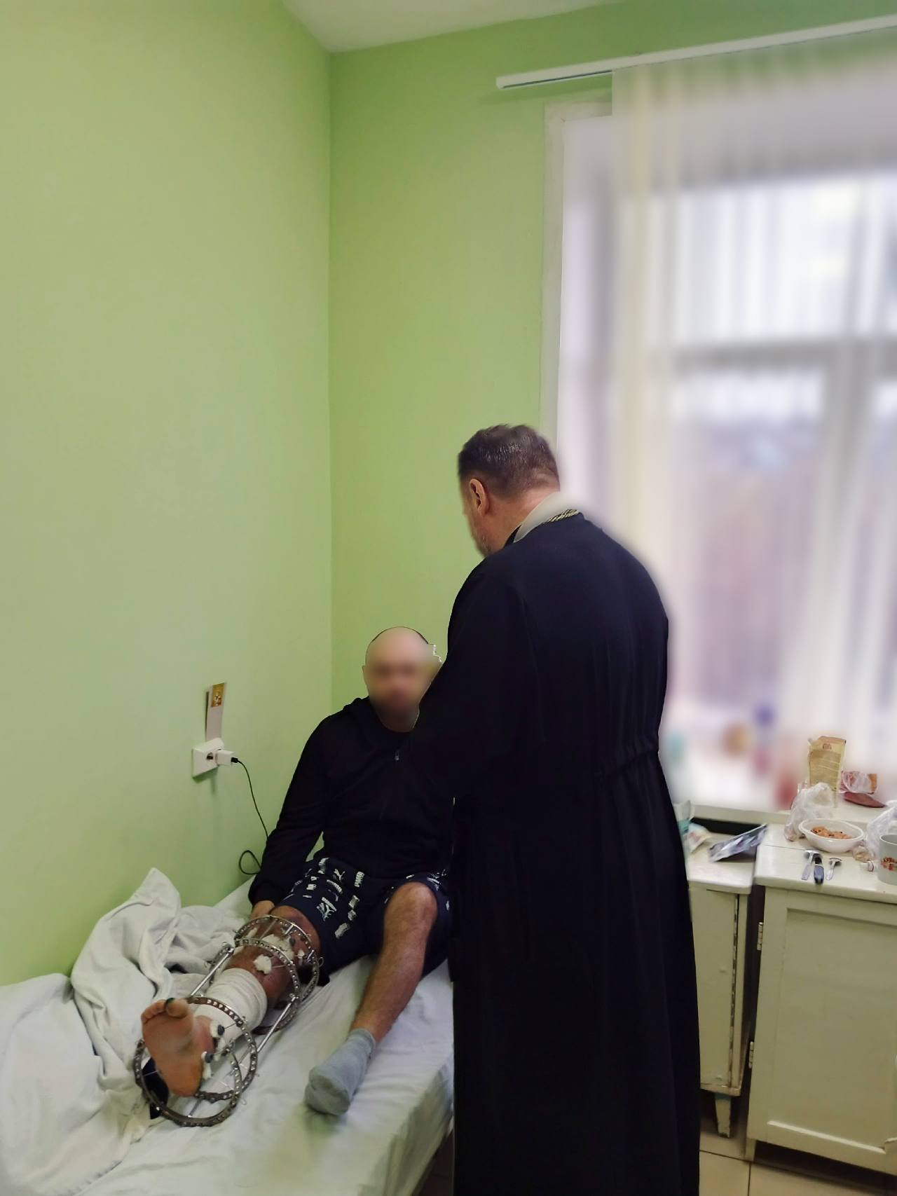 Священники посетили раненых