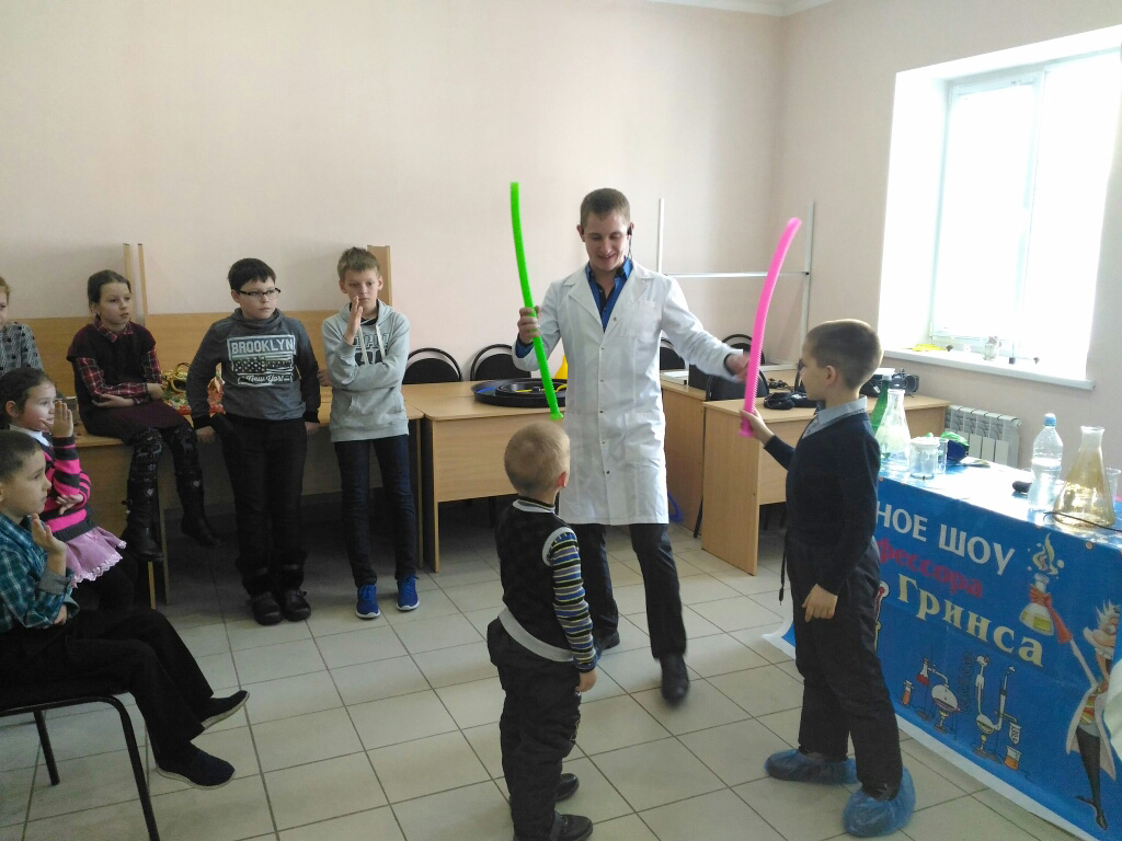 В воскресной школе состоялось научное шоу профессора Гринса