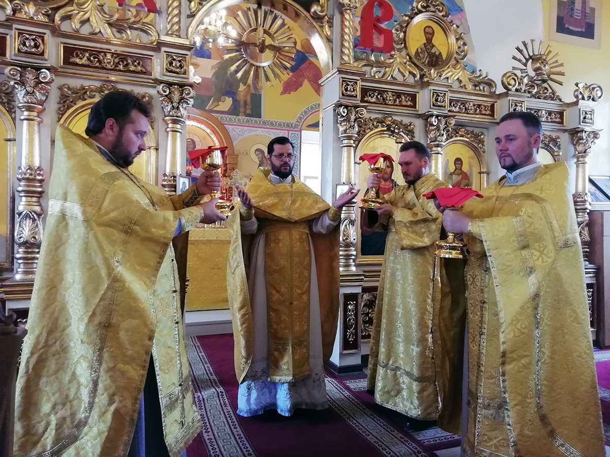 Неделя Всех святых в земле Русской просиявших