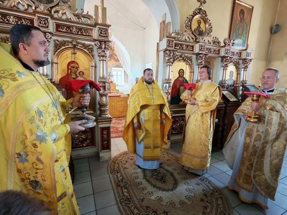 Неделя Всех святых в земле Русской просиявших