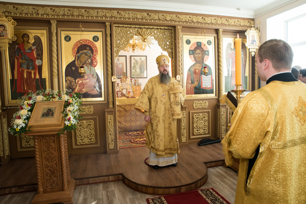 В день престольного праздника в Пензенской духовной семинарии митрополит Серафим наградил протоиерея Александра Филиппова Архиерейской благословенной грамотой