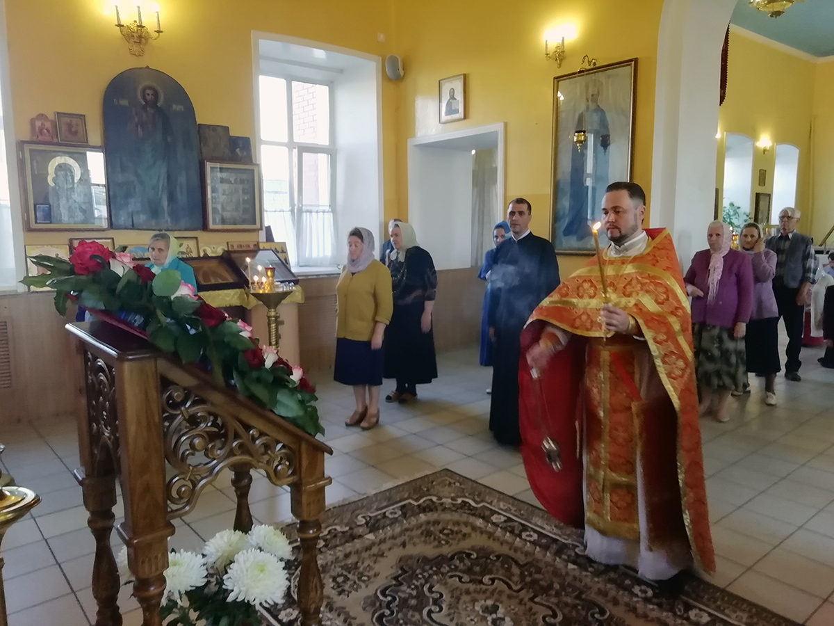 Всенощное бдение в канун празднования Происхождения (изнесения) Честных Древ Животворящего Креста Господня