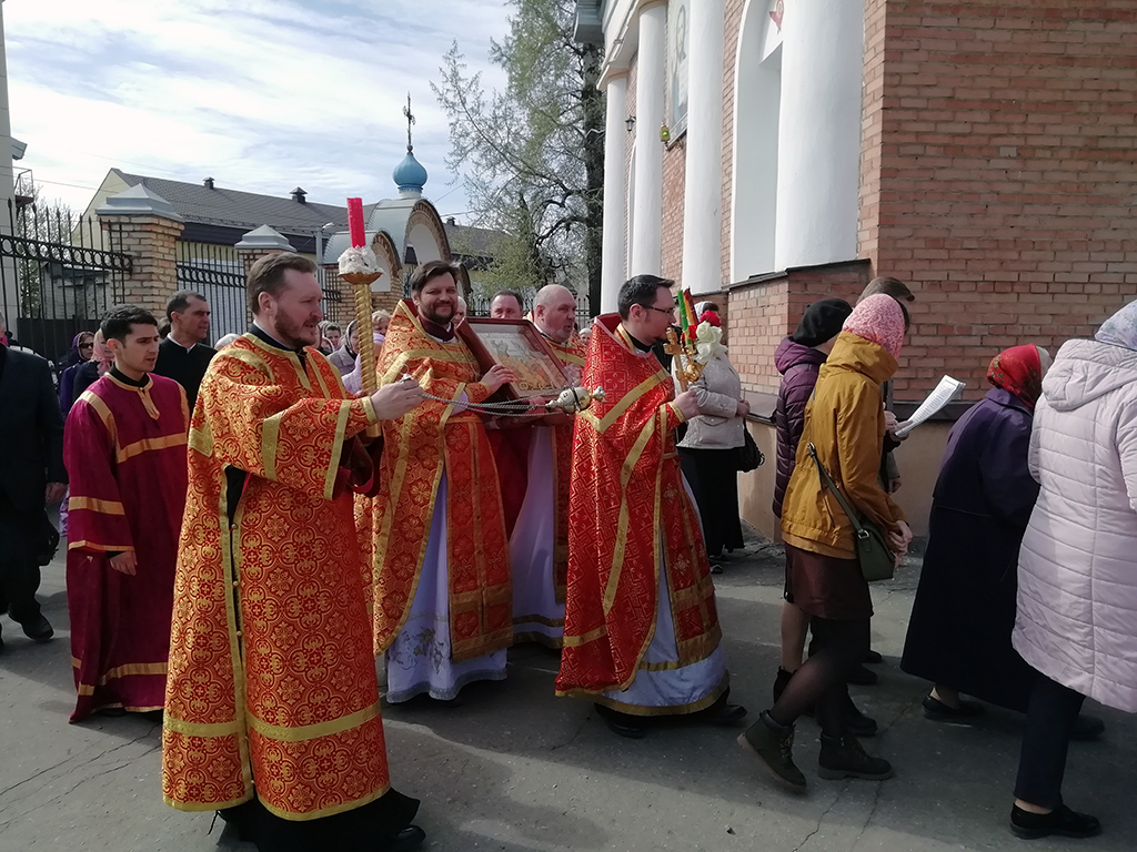 Во вторник Светлой седмицы протоиерей Александр Филиппов совершил Божественную литургию