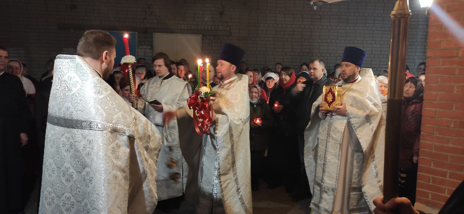 В праздник Светлого Христова Воскресения протоиерей Александр Филиппов совершил торжественное богослужение в нашем храме