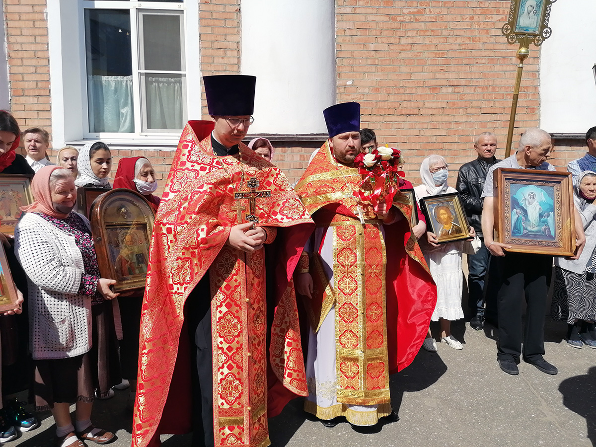 Поздравление с Днём рождения настоятеля нашего храма