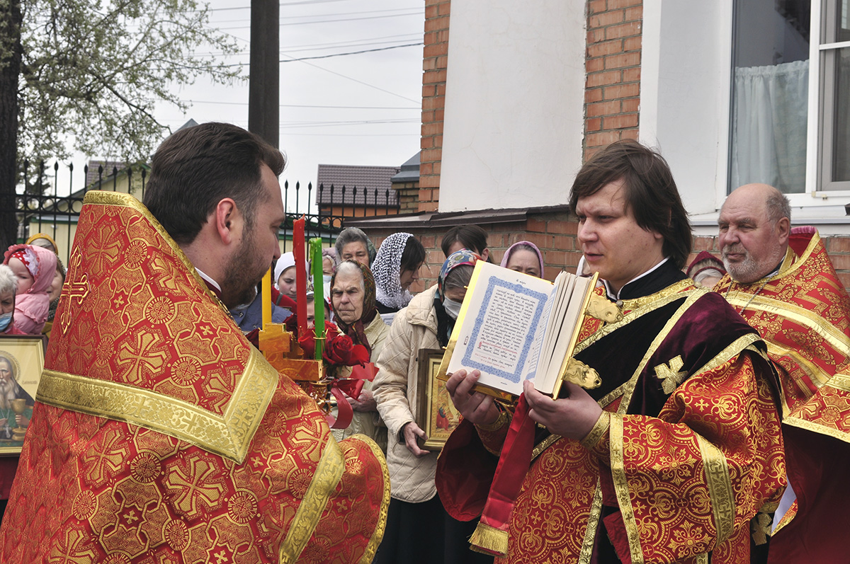 В среду Светлой седмицы протоиерей Александр Филиппов совершил Божественную литургию