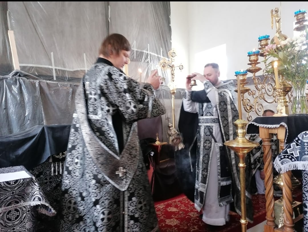Протоиерей Александр Филиппов совершил Божественную Литургию Преждеосвященных Даров
