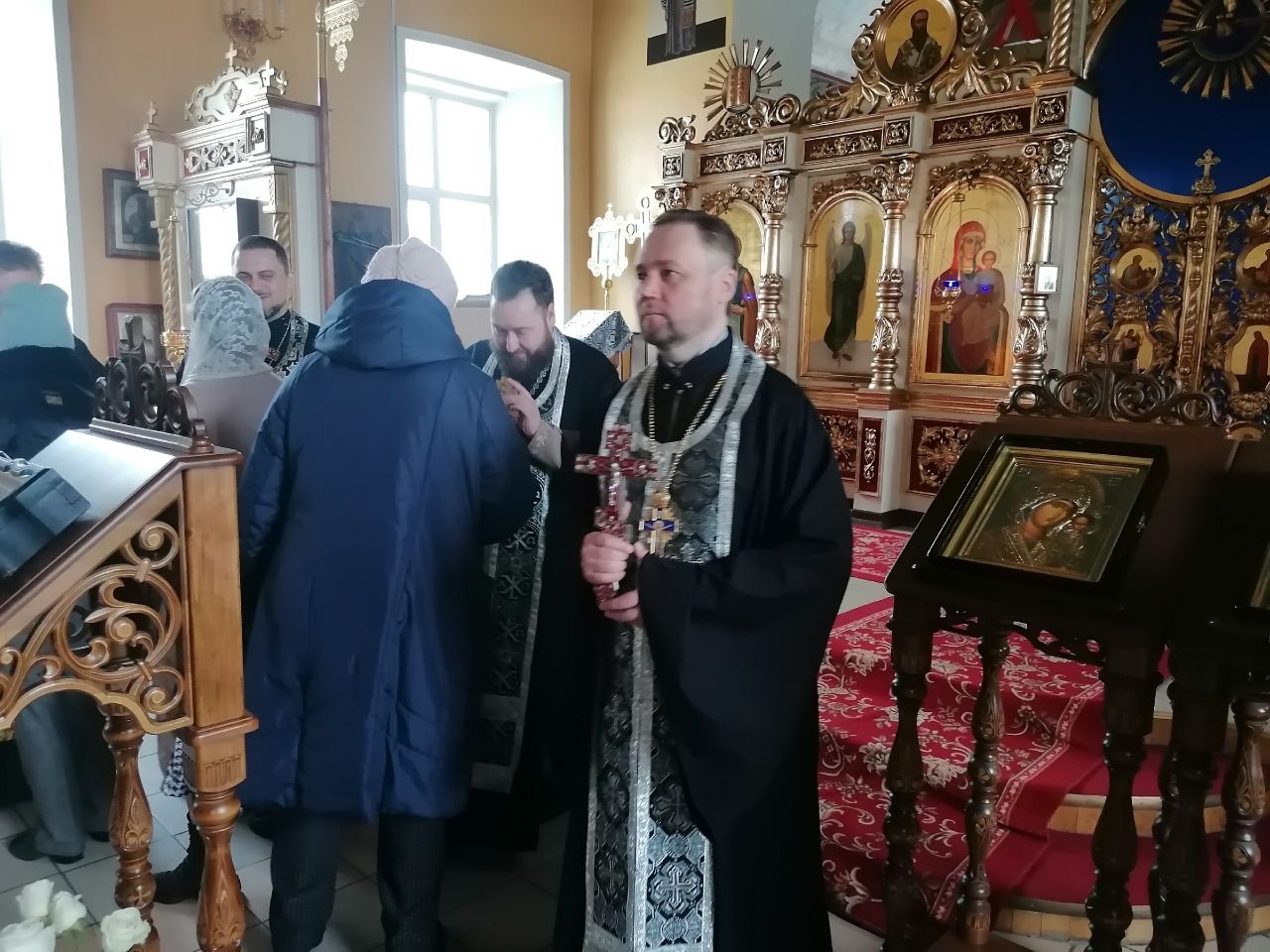 В Прощеное воскресенье протоиерей Александр Филиппов совершил вечерню с чином прощения