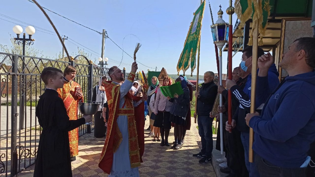 Протоиерей Александр Филиппов освятил место под строительство Воскресной школы в Камайке