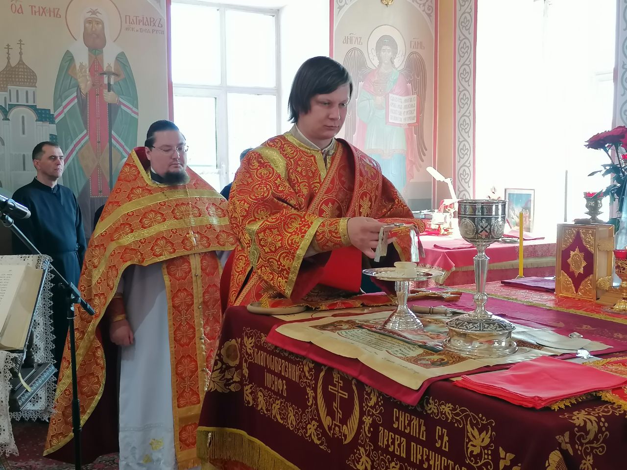 Поздравление с Днём рождения настоятеля протоиерея Александра Филиппова