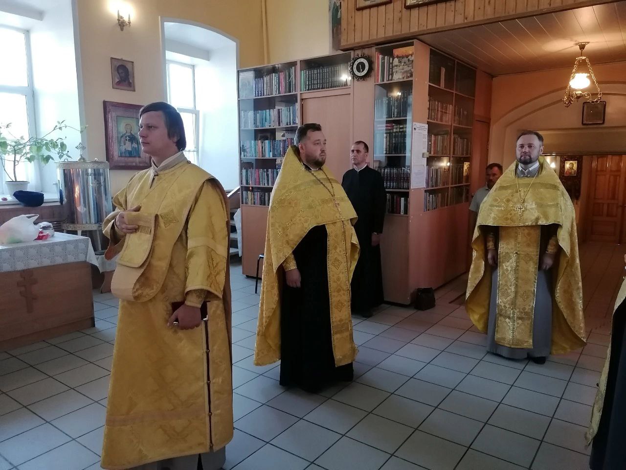 Всенощное бдение в канун праздника первоверховных апостолов Петра и Павла