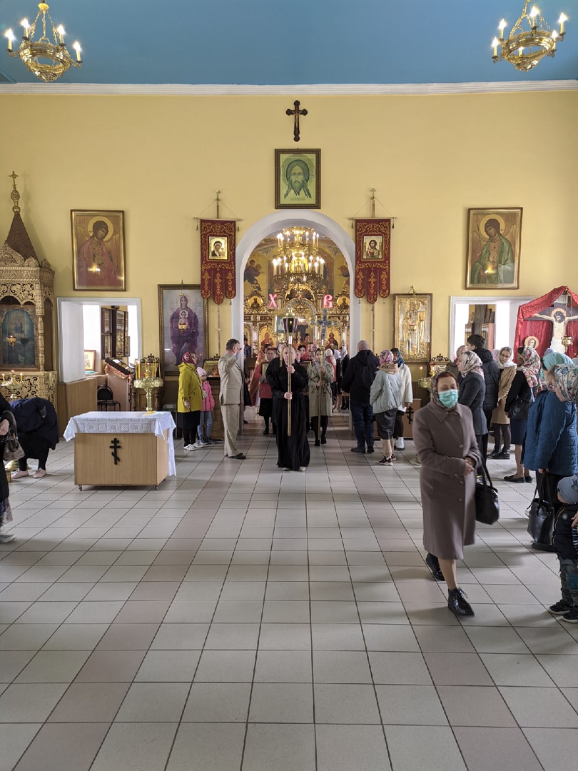 Богослужения в Неделю о расслабленом