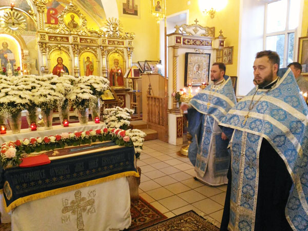 Всенощное бдение с Чином погребения Плащаницы Божией Матери