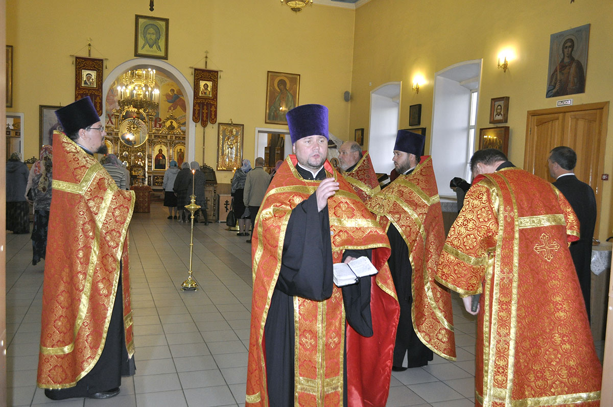 Всенощное бдение в канун празднования Воздвижения Животворящего Креста Господня