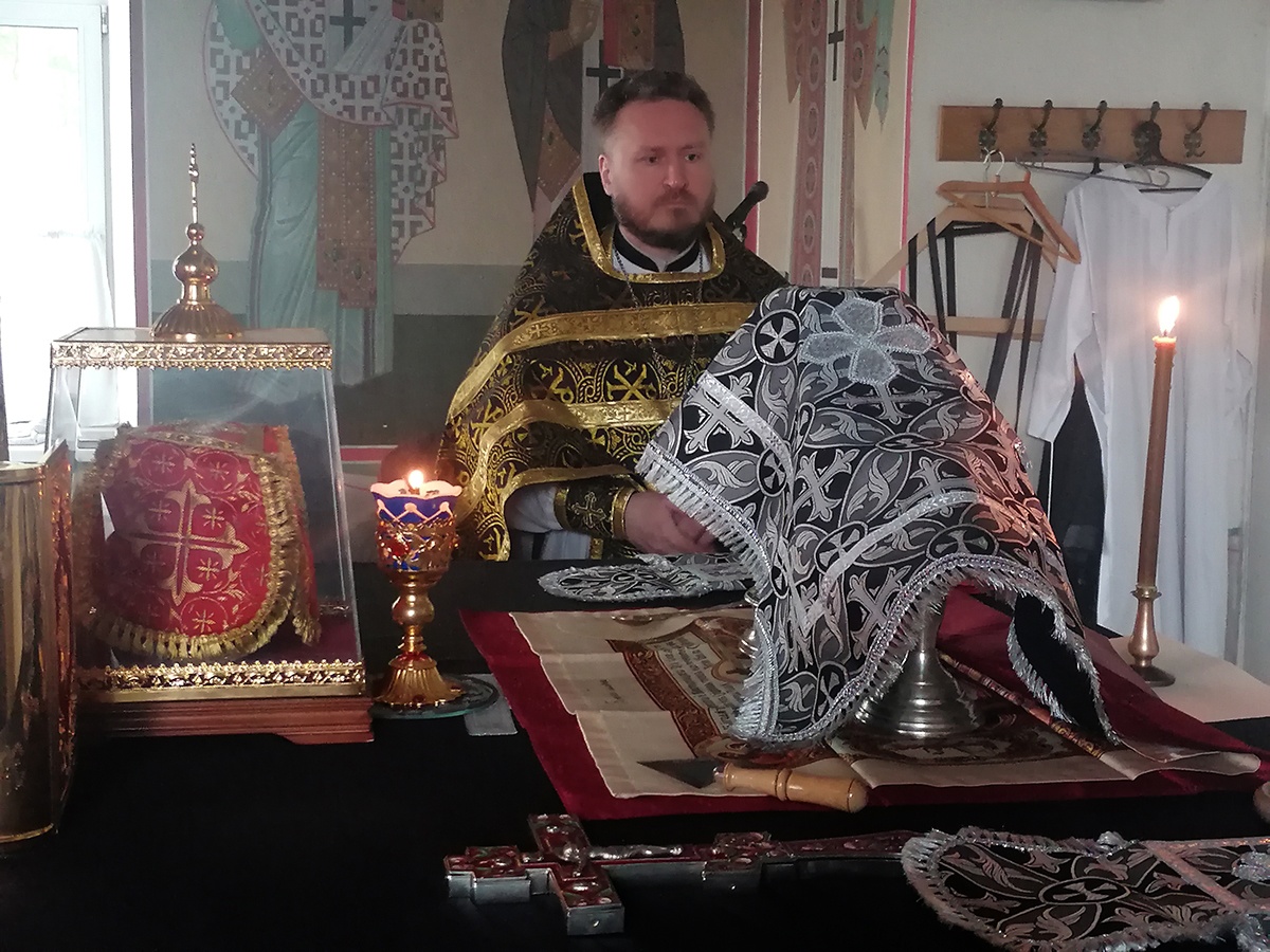 Протоиерей Александр Филиппов совершил Божественную Литургию Преждеосвященных Даров