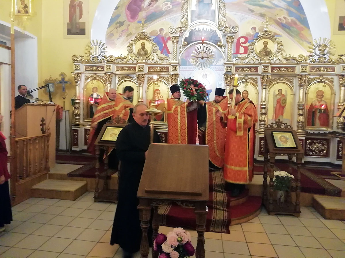 Всенощное бдение в канун празднования Воздвижения Животворящего Креста Господня