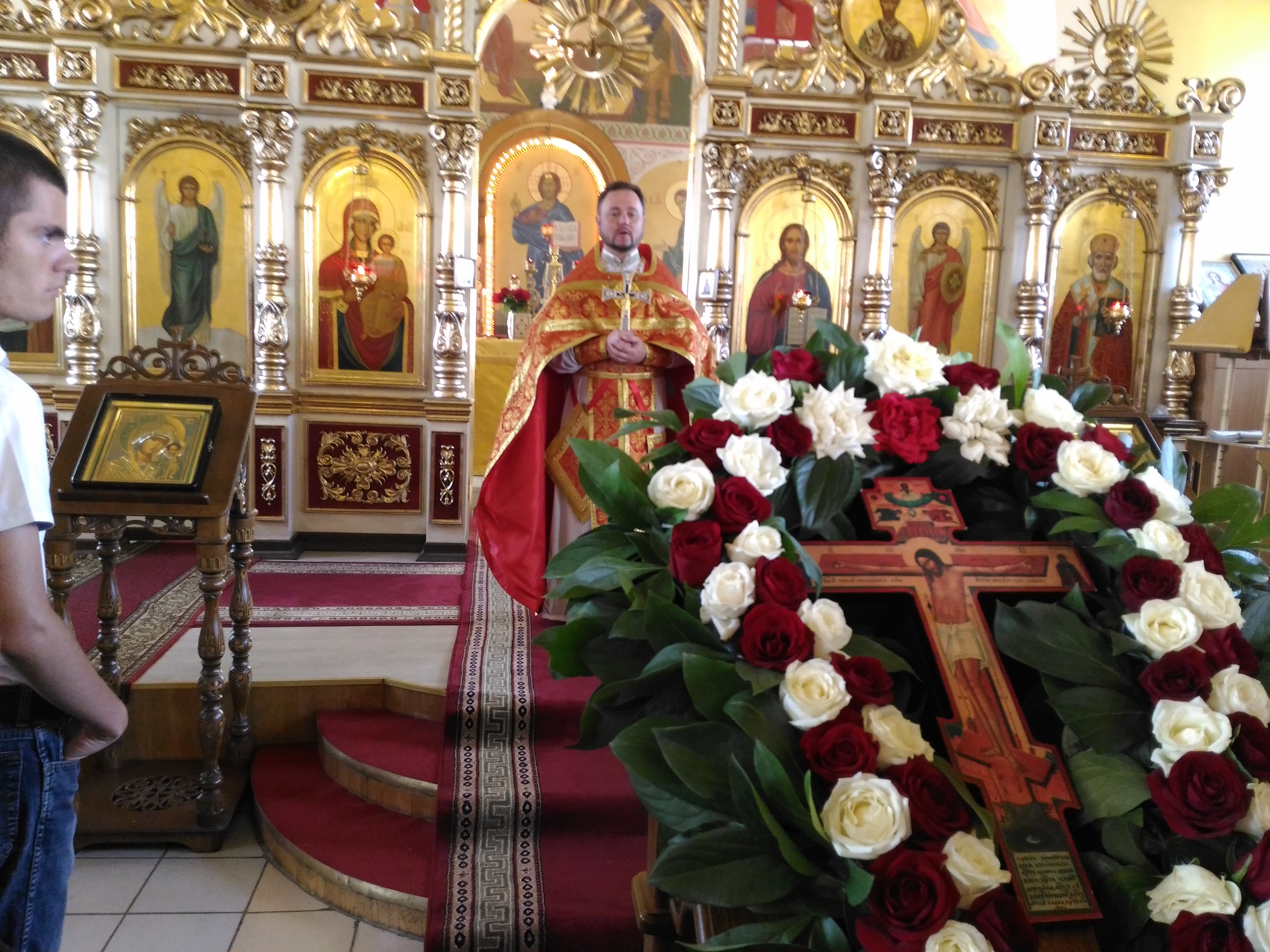 Праздник Происхождения (изнесения) Честных Древ Животворящего Креста Господня