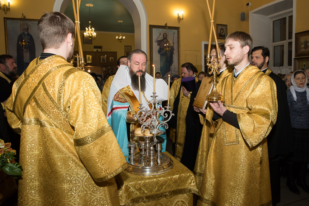 В канун престольного праздника митрополит Серафим возглавил всенощное бдение в нашем храме