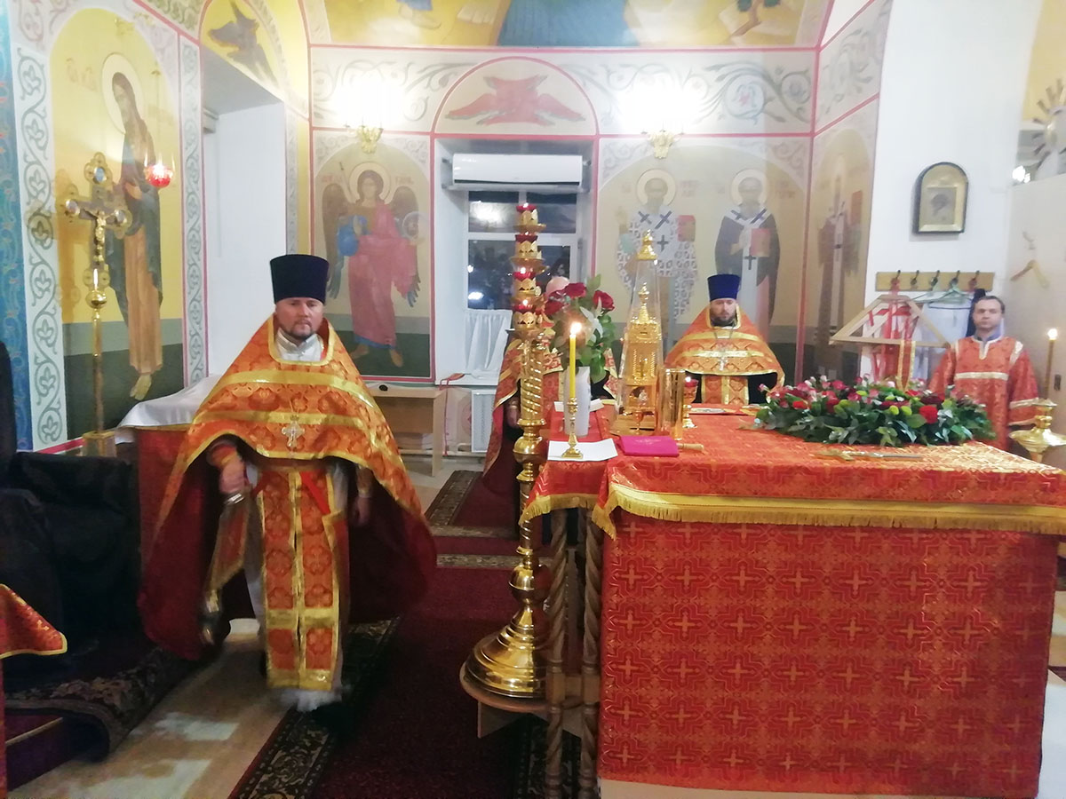 Всенощное бдение в канун празднования Воздвижения Животворящего Креста Господня