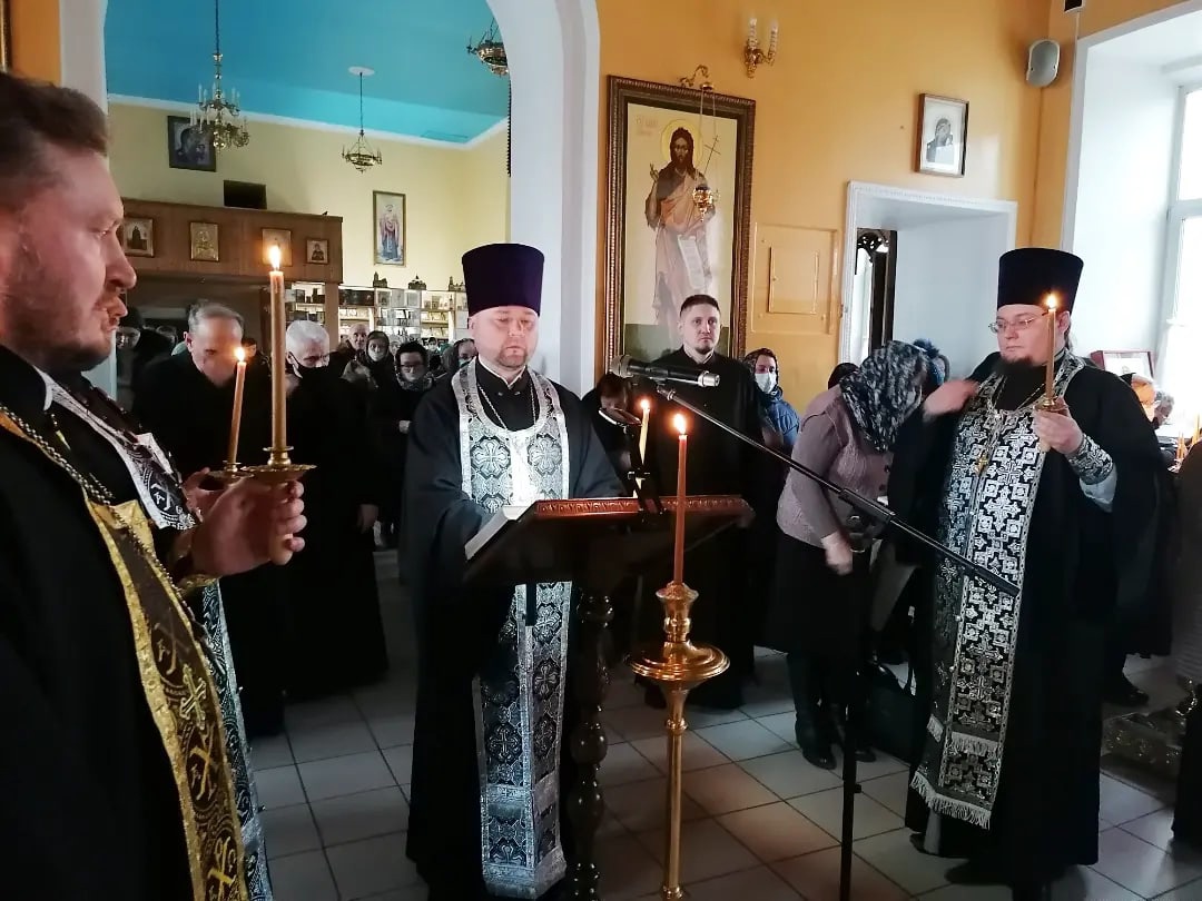 Протоиерей Александр Филиппов совершил повечерие с чтением Великого канона преподобного Андрея Критского
