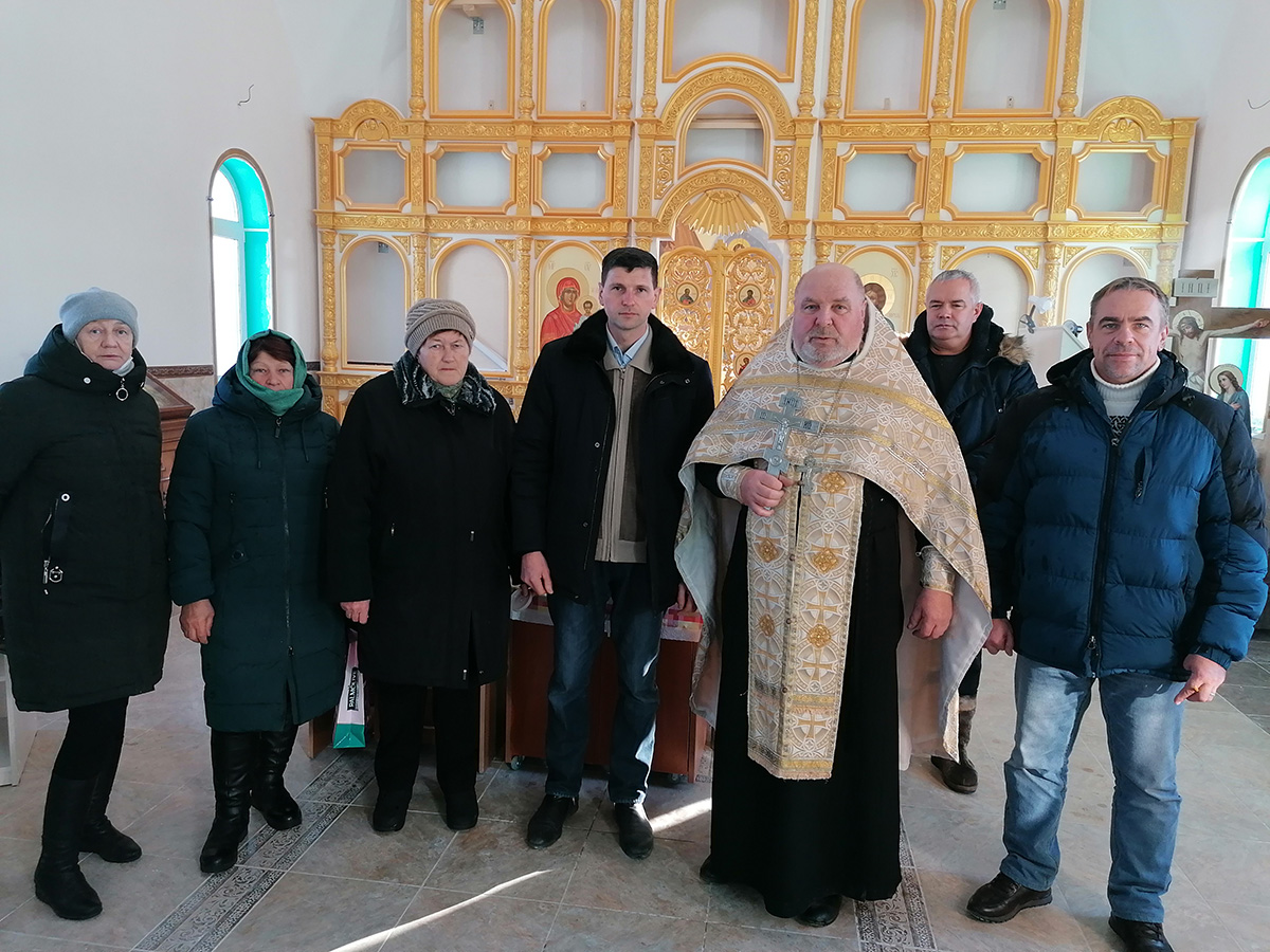 В строящемся храме в честь Святой Живоначальной Троицы в деревне Камайка был совершен водосвятный молебен