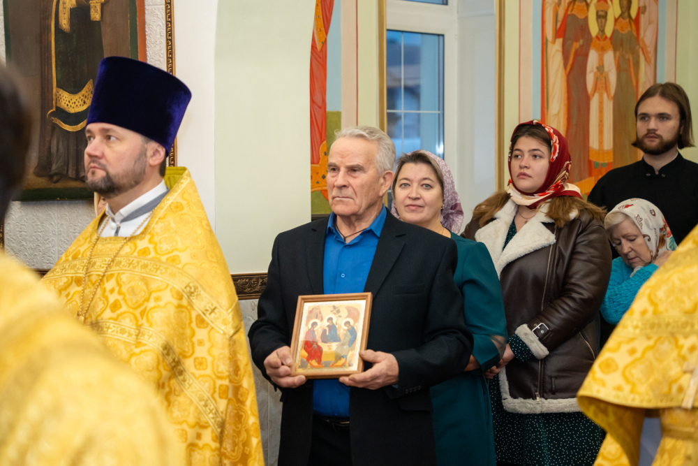 В Неделю 22-ю по Пятидесятнице митрополит Серафим совершил литургию в Троицком храме деревни Камайка