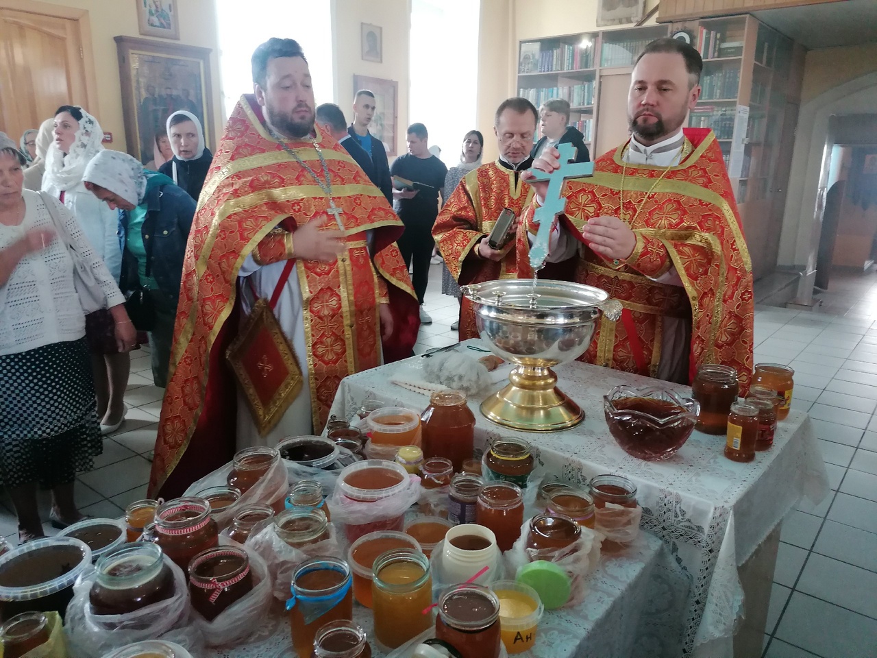 Празднование Происхождение Честных Древ Животворящего Креста Господня