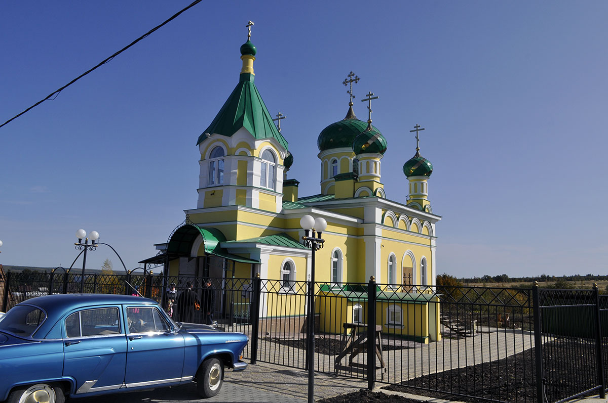 В строящемся храме в честь Святой Живоначальной Троицы в деревне Камайка был совершен водосвятный молебен